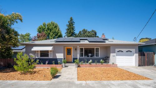 925 5th Street, Petaluma, CA, 94952 | Card Image