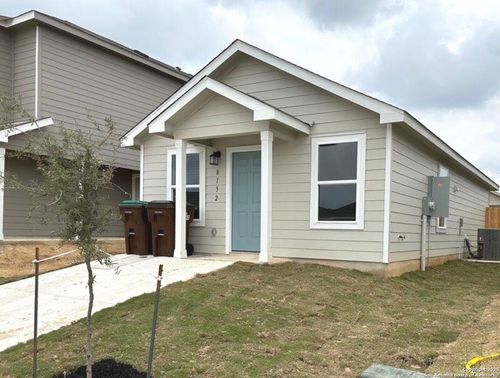 8132 Nube Medina, San Antonio, TX, 78252-4810 | Card Image