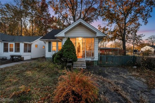 20663 Woodstock Ave, Fairview Park, OH, 44126-1440 | Card Image