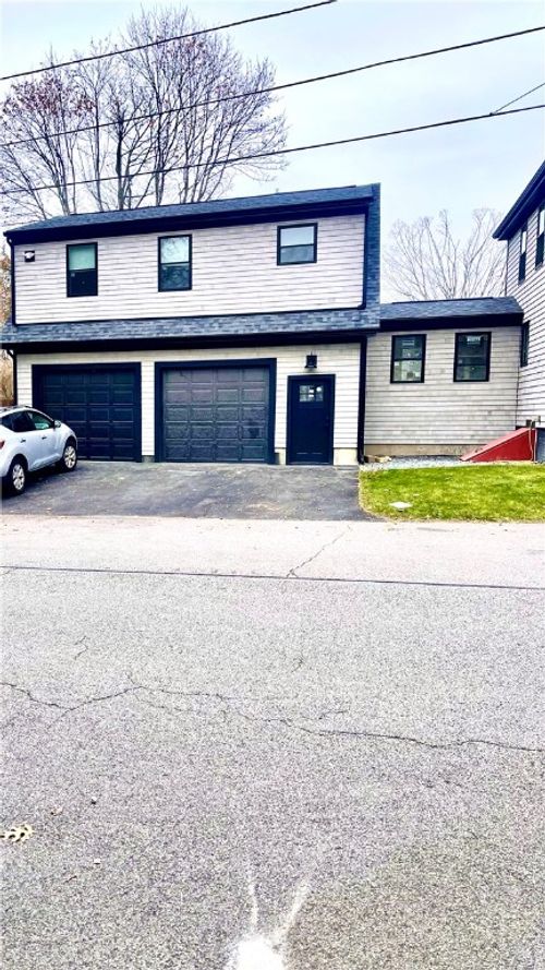 216 Maple Ave, Barrington, RI, 02806-3446 | Card Image