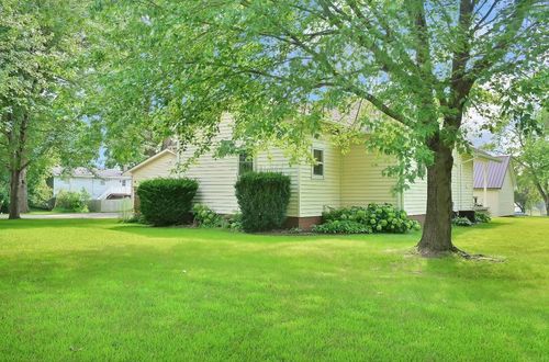 1303 8th Ave Ne, Independence, IA, 50644-1006 | Card Image