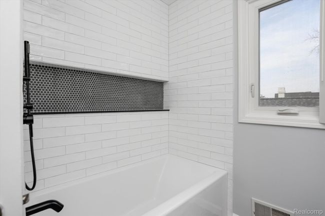 1411 Rivona Dr, House other with 3 bedrooms, 3 bathrooms and null parking in Waterford MI | Image 14