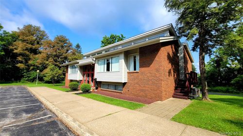 2c-621 Route 52, Beacon, NY, 12508-1235 | Card Image