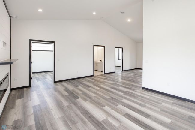 Living Room | Image 16