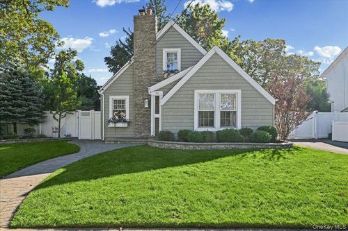 76 Powell Pl, Farmingdale, NY, 11735-1953 | Card Image