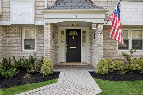 25 Fairway Cir S, Manhasset, NY, 11030-3904 | Card Image