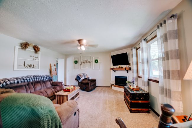 703 E Rosewood St, House other with 3 bedrooms, 2 bathrooms and 2 parking in Watseka IL | Image 11