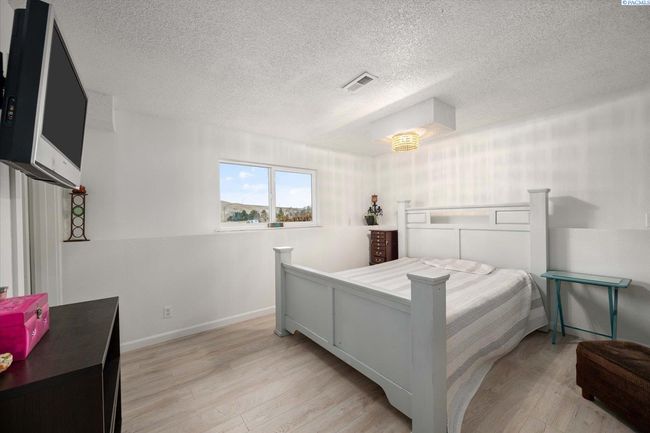 73805 N Demoss Rd, Home with 3 bedrooms, 3 bathrooms and null parking in Benton City WA | Image 41