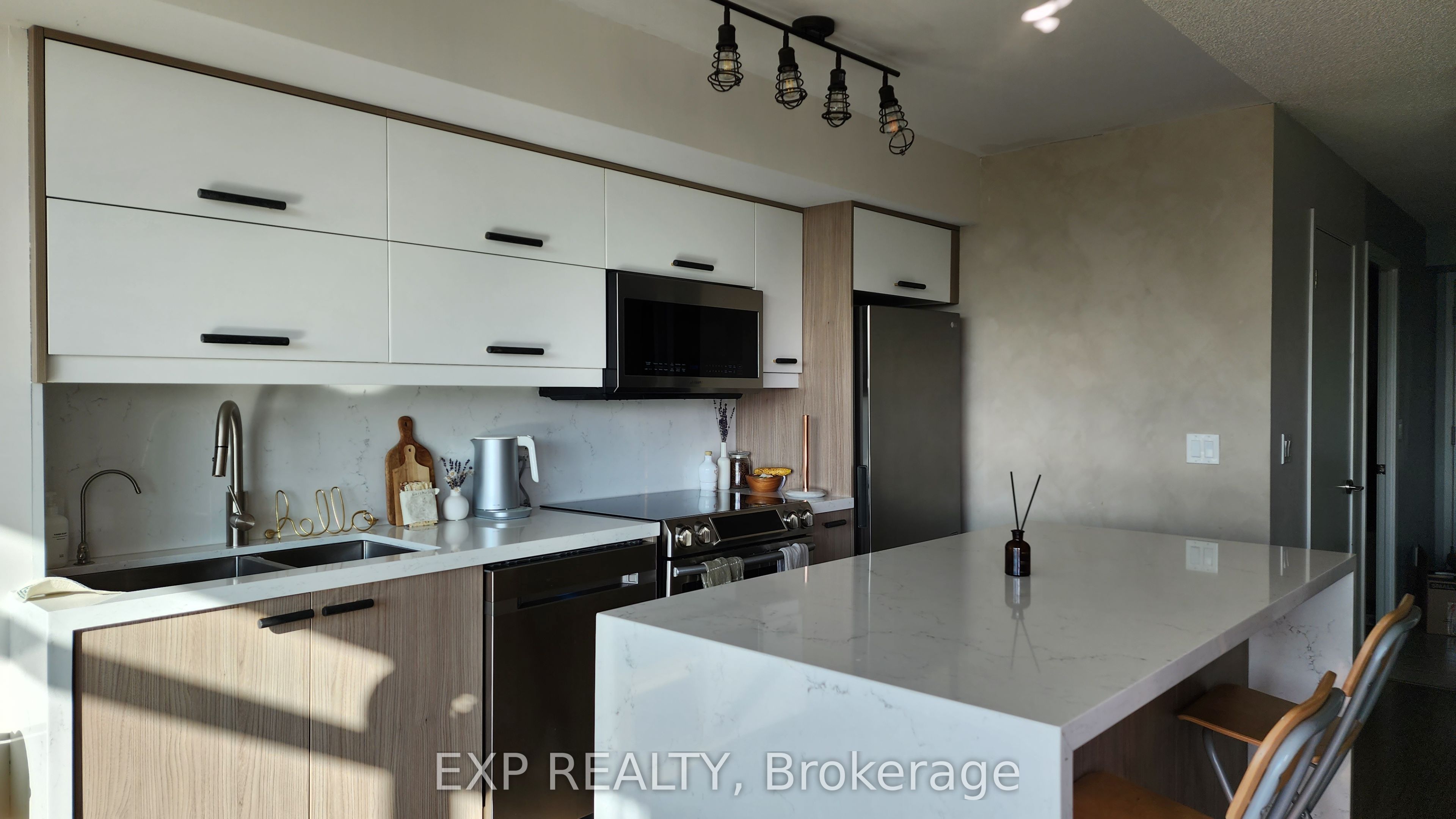 Residential Lease in Toronto C01 4