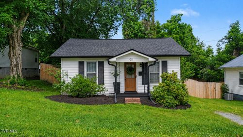 911 Sells Ave, Johnson City, TN, 37604-3611 | Card Image