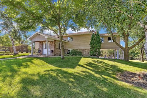 8303 198th Ave Ne, New London, MN, 56273-9743 | Card Image