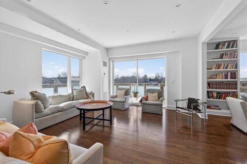 apt-405-4950 Central St, Kansas City, MO, 64112-2524 | Card Image