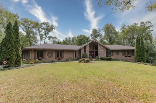 11N060 Johnstown Rd, Elgin, IL, 60124-6736 | Card Image