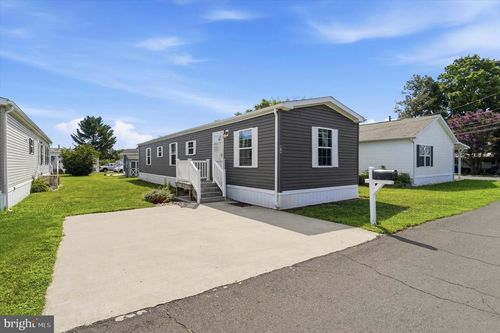 44 Kennedy Dr, FAIRLESS HILLS, PA, 19030-2009 | Card Image