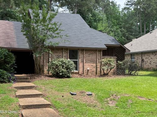 111 B Bent Creek Cir N, Brandon, MS, 39047 | Card Image