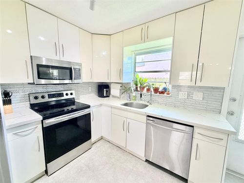 105-1722 Mayo St, Hollywood, FL, 33020-6519 | Card Image