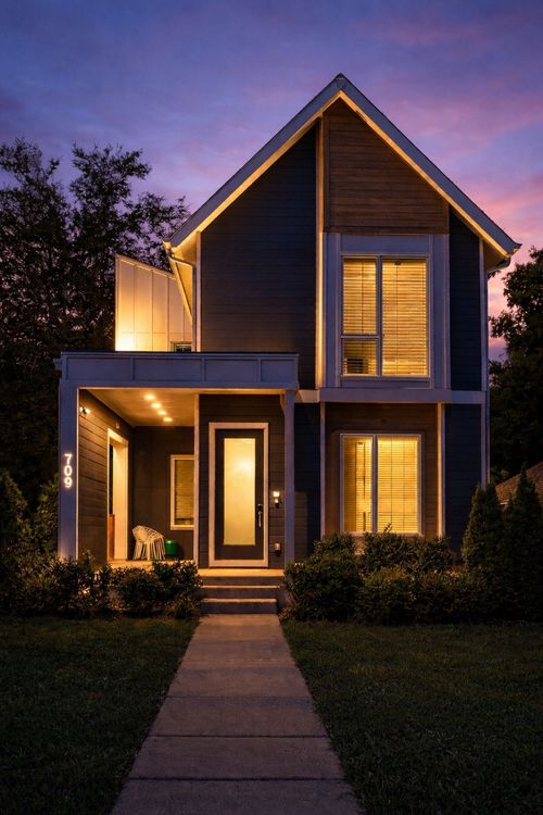 709 28th Ave N, Nashville, TN, 37208-3611 | Card Image