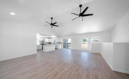 15758 Mark Rd, Madera, CA, 93636-9211 | Card Image