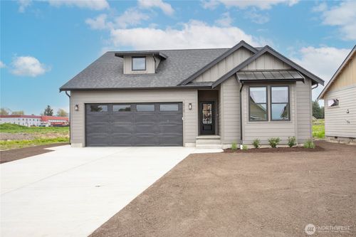 313 W 3rd St, Everson, WA, 98247-8229 | Card Image