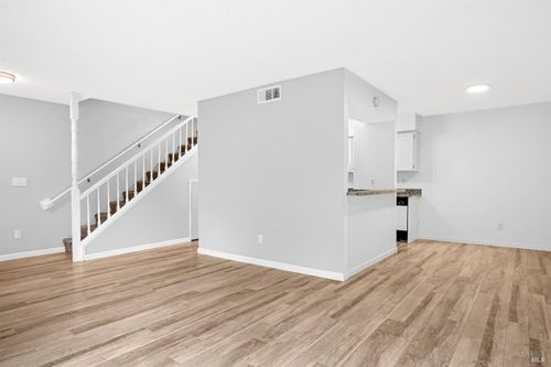 apt-61-165 Oddstad Dr, Vallejo, CA, 94589-3425 | Card Image