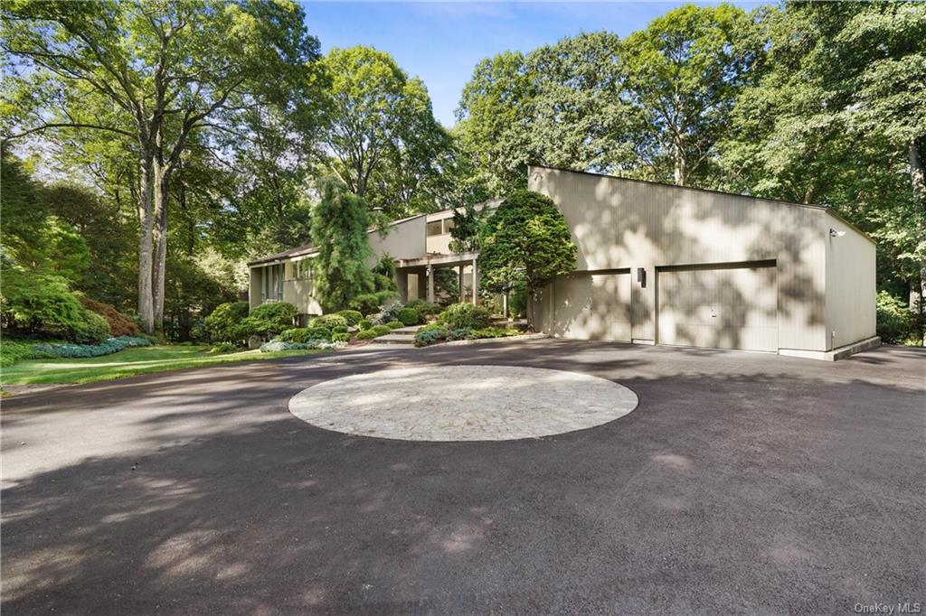 High Point Cir, Chappaqua, NY 10514
