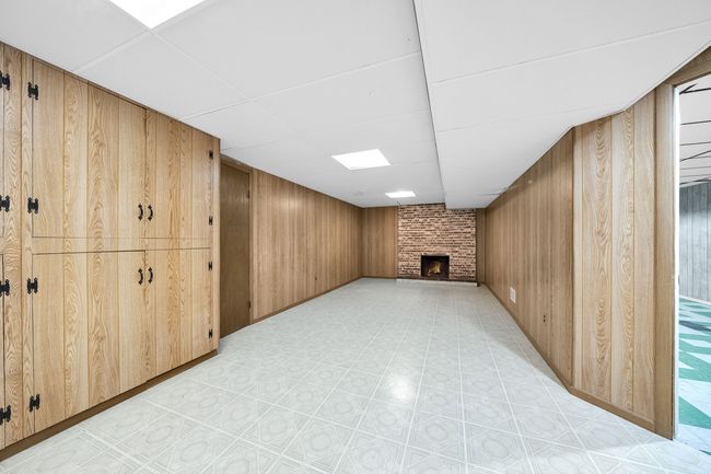 Listed as Sitting Room Easily 2nd Family Room | Image 19