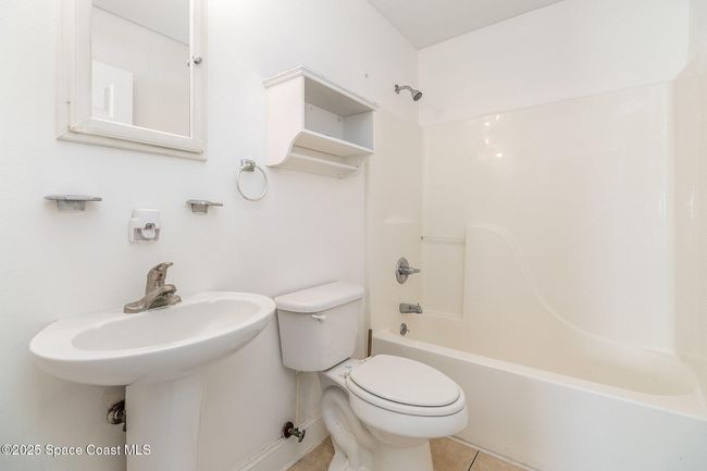 Unit #1230 Full Bathroom | Image 18