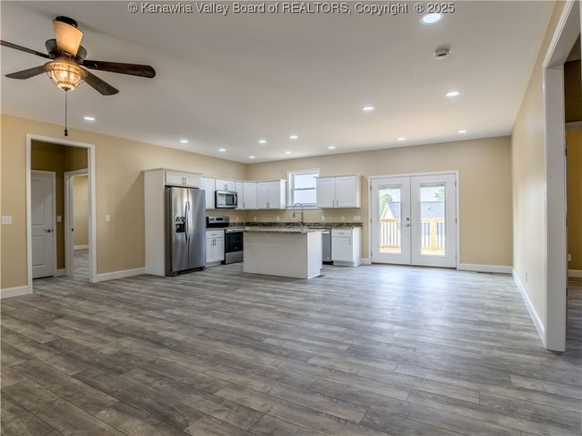 175 Precious Dr, House other with 3 bedrooms, 2 bathrooms and null parking in Hurricane WV | Image 4