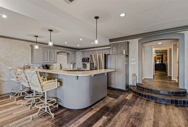 Updated kitchen and breakfast bar | Image 8
