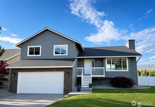 576 Saddle Rock Loop, Wenatchee, WA, 98801-9467 | Card Image