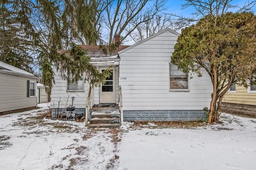 1190 Monroe St, Benton Harbor, MI, 49022-5226 | Card Image