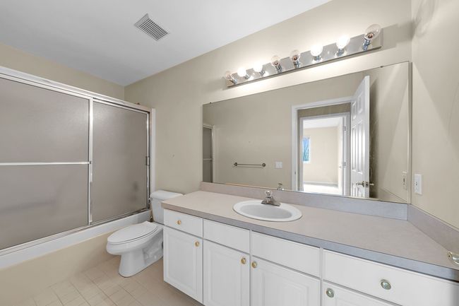 2nd Floor Bath | Image 20