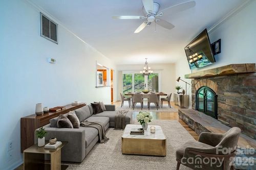 12 Pebble Creek Dr, Asheville, NC, 28803-3256 | Card Image