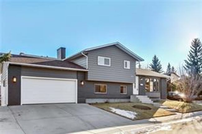 90 Bermuda Close Nw, House detached with 4 bedrooms, 2 bathrooms and 4 parking in Calgary AB | Image 1