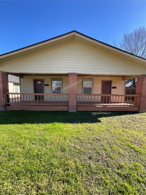 2937 S Adams St, Fort Worth, TX, 76110-3518 | Card Image