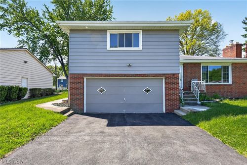 515 Murray Hill Dr, Youngstown, OH, 44505-1547 | Card Image