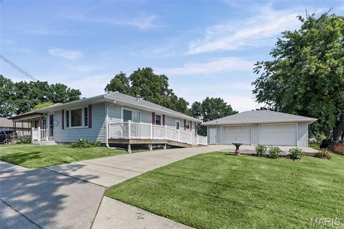 111 W 1st St, Hartford, IL, 62048-1201 | Card Image