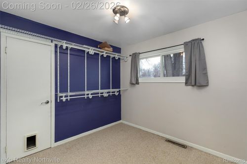 47119 Lauren Ct, Van Buren Township, MI, 48111-4294 | Card Image