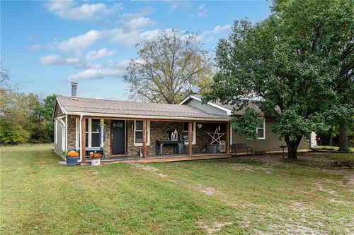 26169 Dehoff Dr, Tonganoxie, KS, 66086-3265 | Card Image