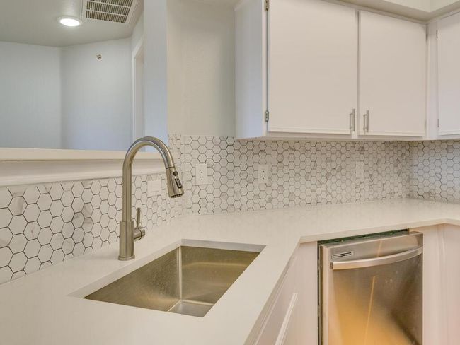 APT-932 - 2320 Gracy Farms Ln, Condo with 1 bedrooms, 1 bathrooms and 1 parking in Austin TX | Image 8