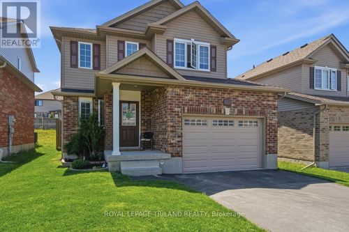 2700 Foxbend Link, London North (North S), ON, N6G0M7 | Card Image