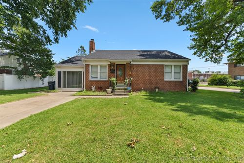4247 Owasso Ave, Tulsa, OK, 74105-7612 | Card Image