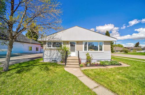 731 Mcdougall St, Pincher Creek, AB, T0K1W0 | Card Image