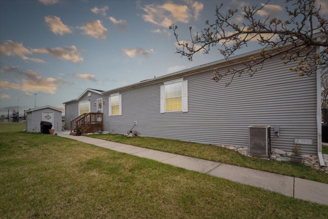 24922 N Hampton Dr, House other with 4 bedrooms, 3 bathrooms and null parking in Flat Rock MI | Image 56