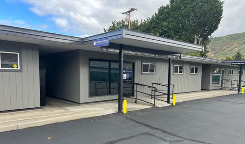 1201 Ne 7th St, Grants Pass, OR, 97526-1451 | Card Image