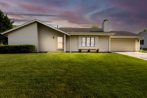 2901 W Hilltop Lane, Franklin, WI, 53132 | Card Image