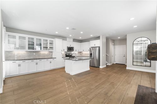 28661 Jardineras Dr, Valencia, CA, 91354-3084 | Card Image