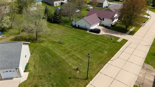 18 Red Maple Ct, Central City, IA, 52214-9537 | Card Image