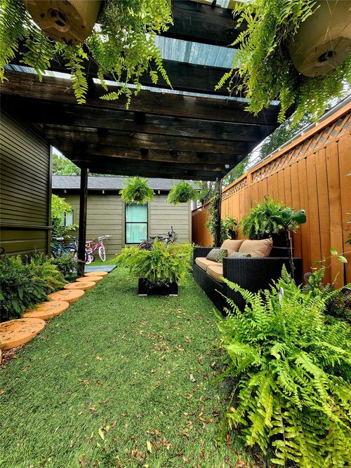 606 Vincent St, Houston, TX, 77009-4640 | Card Image