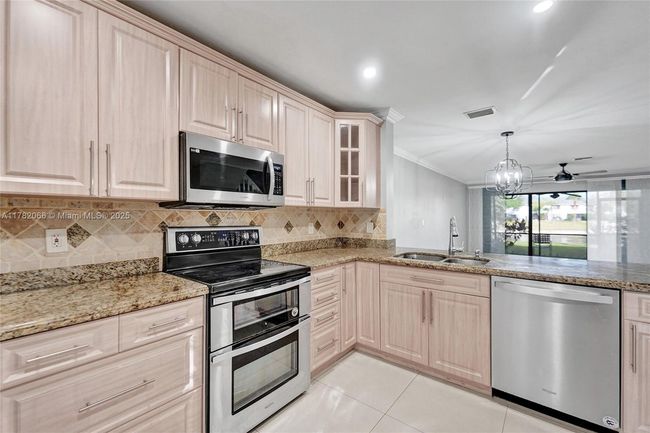 2407 - 3325 Carambola Cir S, Condo with 2 bedrooms, 3 bathrooms and null parking in Coconut Creek FL | Image 7